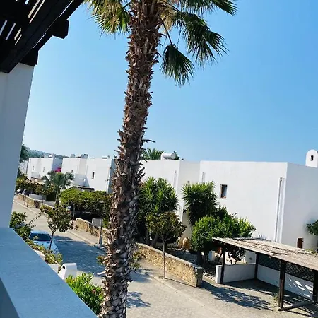White Villas Of No: 1 Holiday home