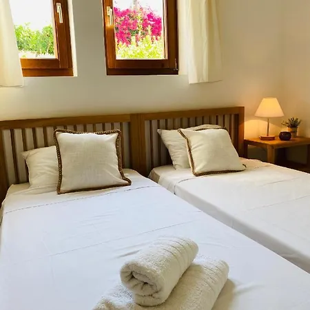 White Villas Of No: 1 Lardos